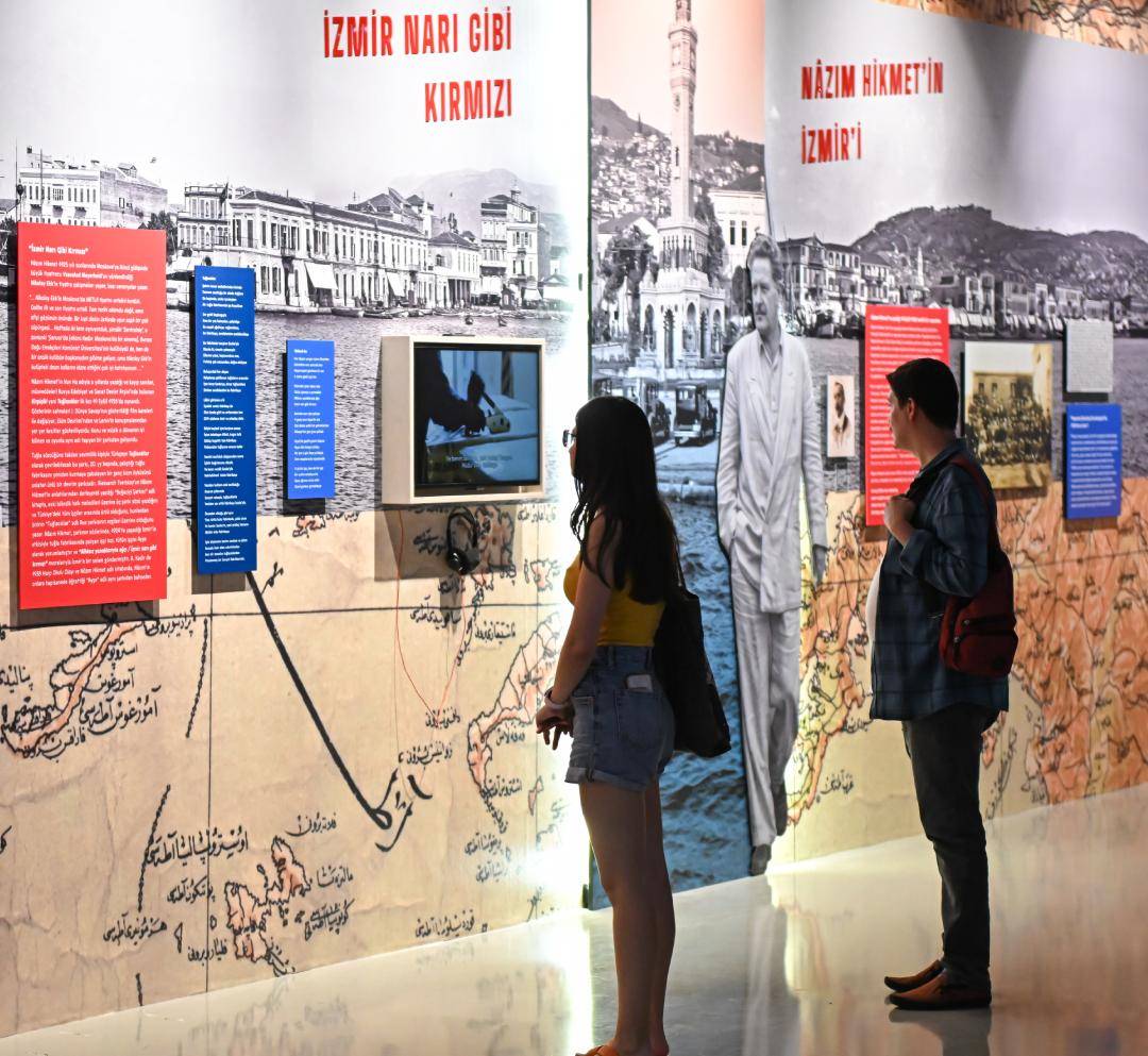 İZKİTAP ziyaretçileri Kültürpark’taki sergileri keşfetti